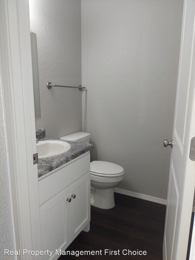 Building Photo - 2 br, 2.5 bath House - 2124 Ingalls Lane S...