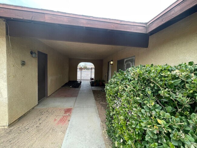 Building Photo - 3711