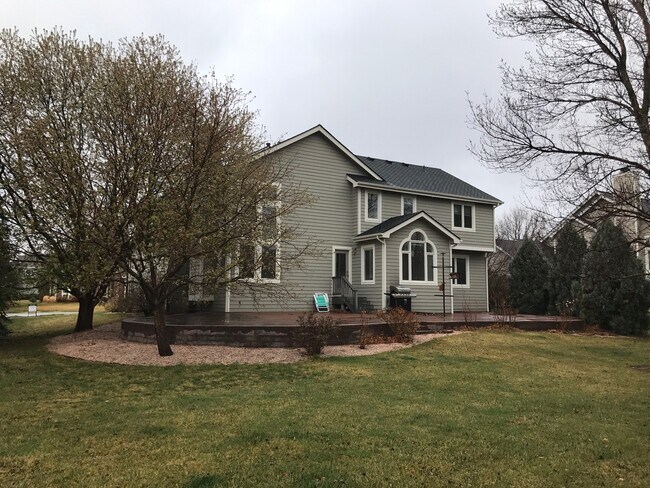Building Photo - Beautiful 2 story custom home in Stoneridge