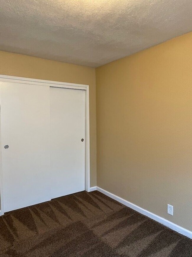 Building Photo - Lease Your Dream Home in the Country!