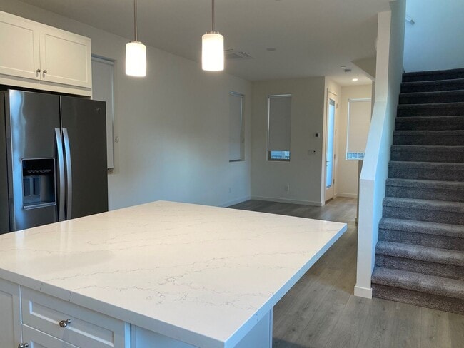 Building Photo - Vibrant 3 story 2bed/2.5bath home at the Mill at Broadway