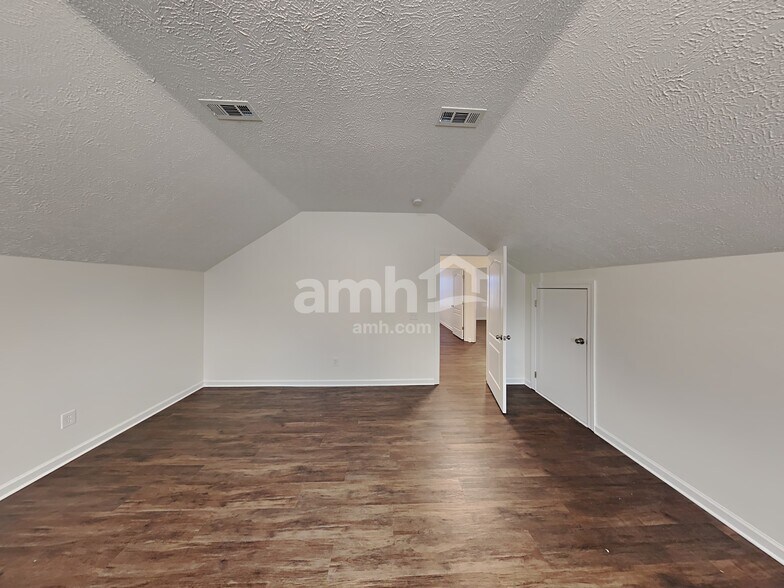 Building Photo - 3470 Esquire Dr