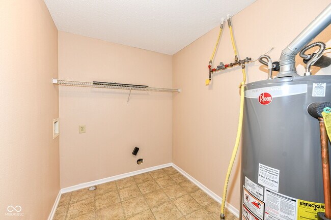 Building Photo - 1155 Redwood Dr