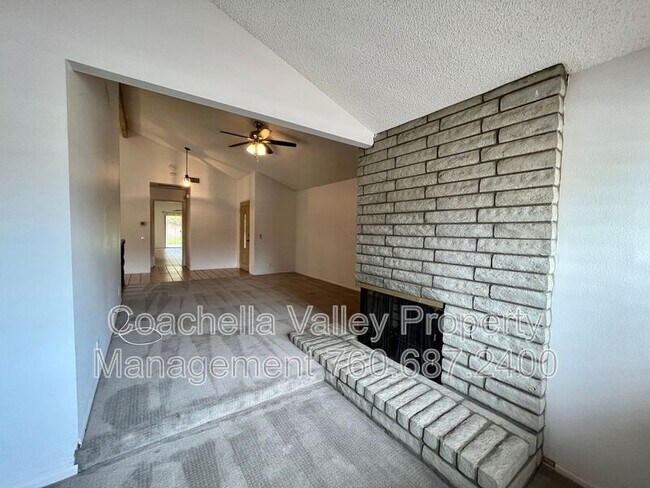 Building Photo - 40120 Sagewood Dr