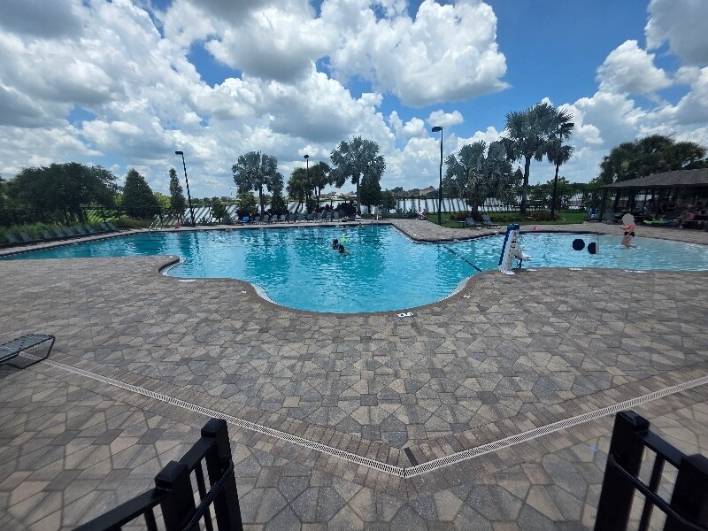 Building Photo - 2528 Ladoga Dr