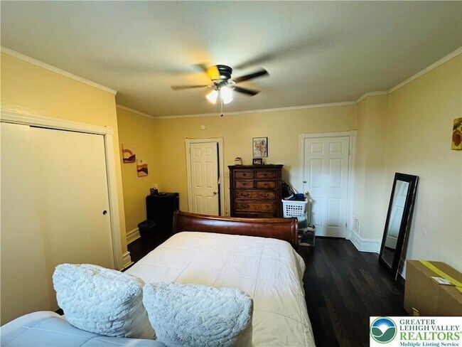 Building Photo - 1523 W Chew St