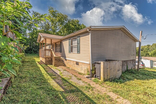 Building Photo - 714 Baldwin Ave SW