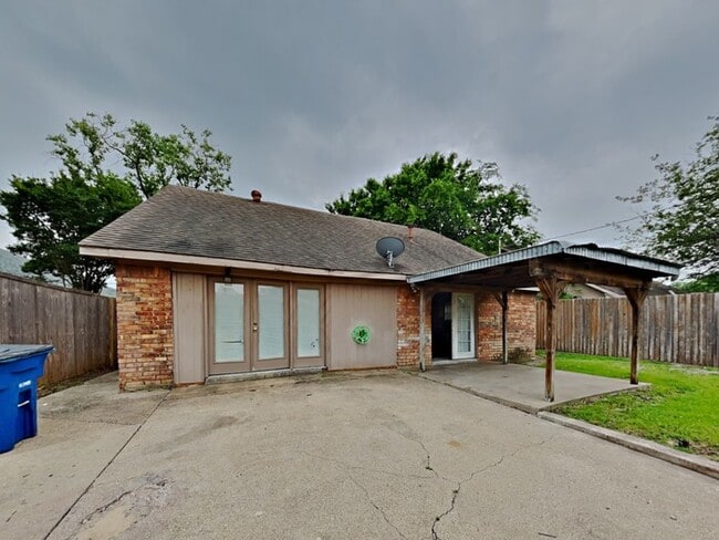 Building Photo - No App Fee. $500 Off 1st Months Rent with ...