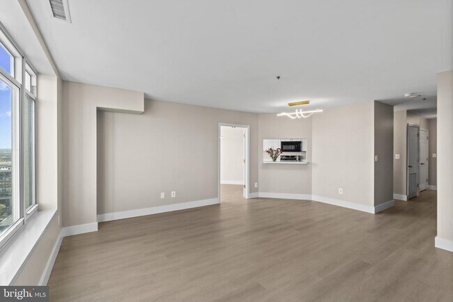 Building Photo - 100 Harborview Dr