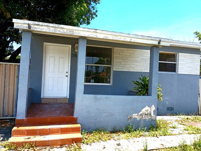 Building Photo - 2905 E 8th Ave