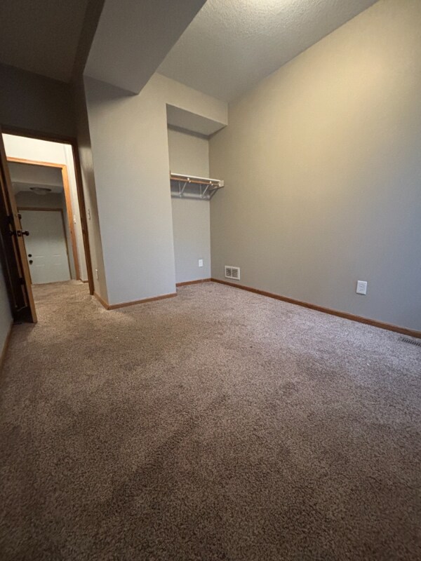 Building Photo - 814 6th Ave S