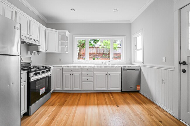 Building Photo - 1420 Taraval St