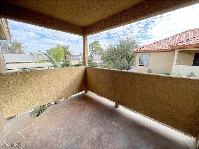 Building Photo - 3135 S Mojave Rd