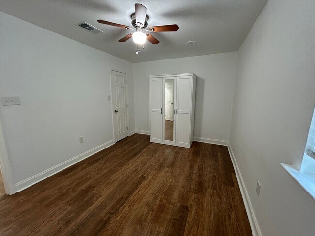 Building Photo - 2080 Jerlyn Dr