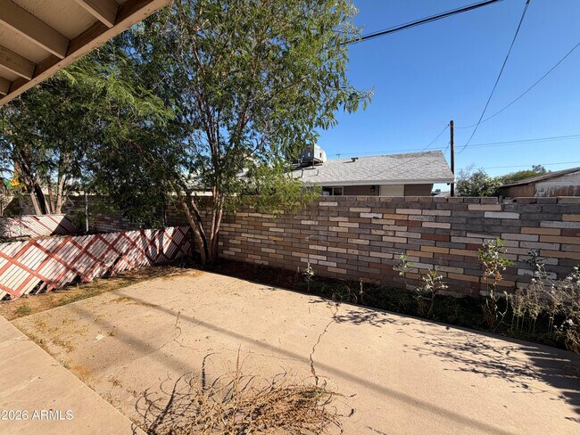 Building Photo - 1833 E Harvard St