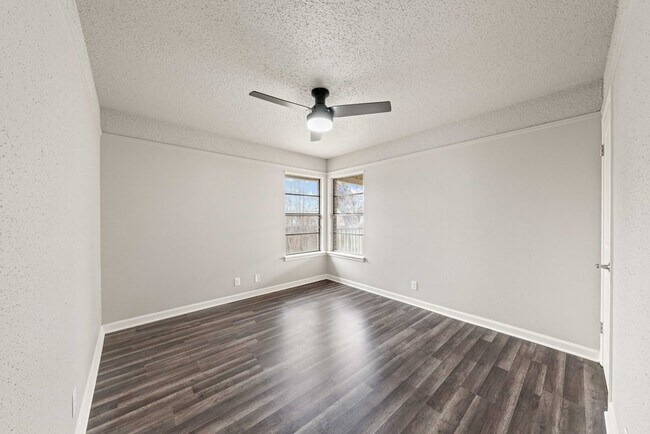 Building Photo - 4402 Seabreeze Dr