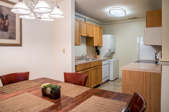 Building Photo - Two Bedroom Contemporary Style Apartment on the Second Floor