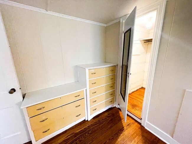 Building Photo - 705 E Seneca St