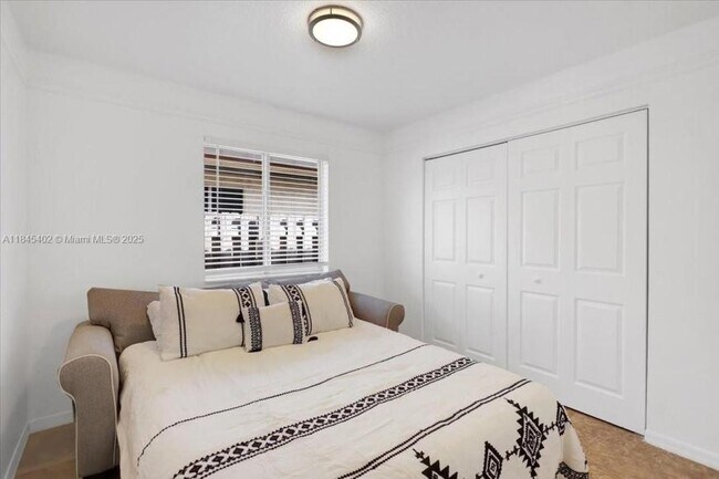 Building Photo - 4 bedroom in Hollywood FL 33021