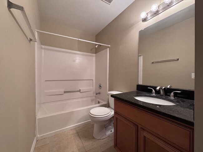 Building Photo - 2/2 first floor unit Lancelot of Winter Park