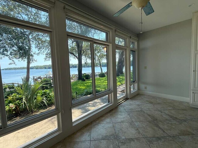 Building Photo - 806 Regatta Cir