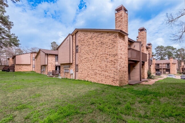 Building Photo - 2521 Crosstimbers Dr