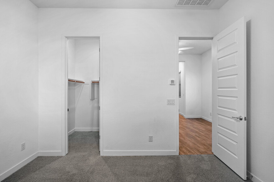 Building Photo - 9738 E Tiburon Ave