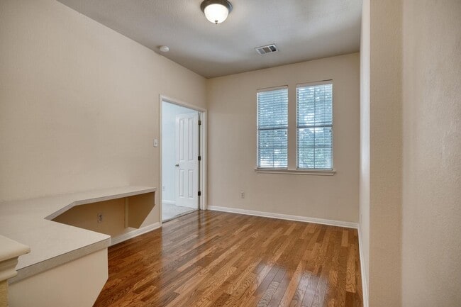 Building Photo - 8518 Cahill Dr
