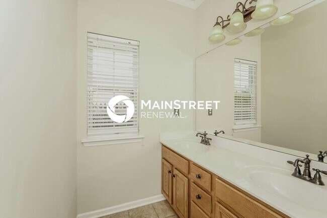 Building Photo - 5 Bedroom Pet-Friendly Home in Charlotte, NC with Main Street Renewal