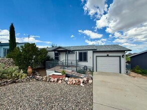 Building Photo - Charming 2-Bedroom Home with Office & Lake...