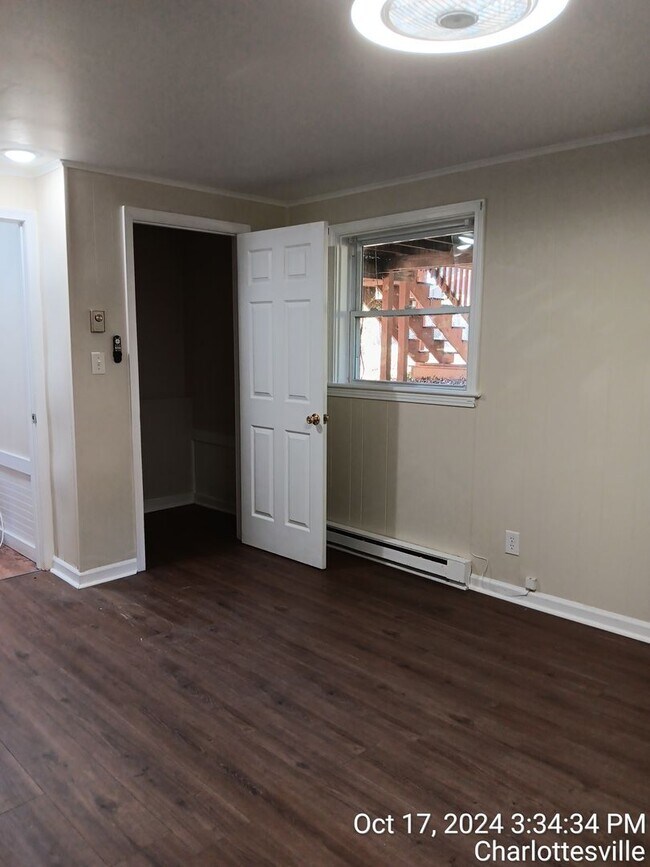 Building Photo - Spacious 5-Bedroom 2 Bath  Home in Historic Downtown Charlottesville