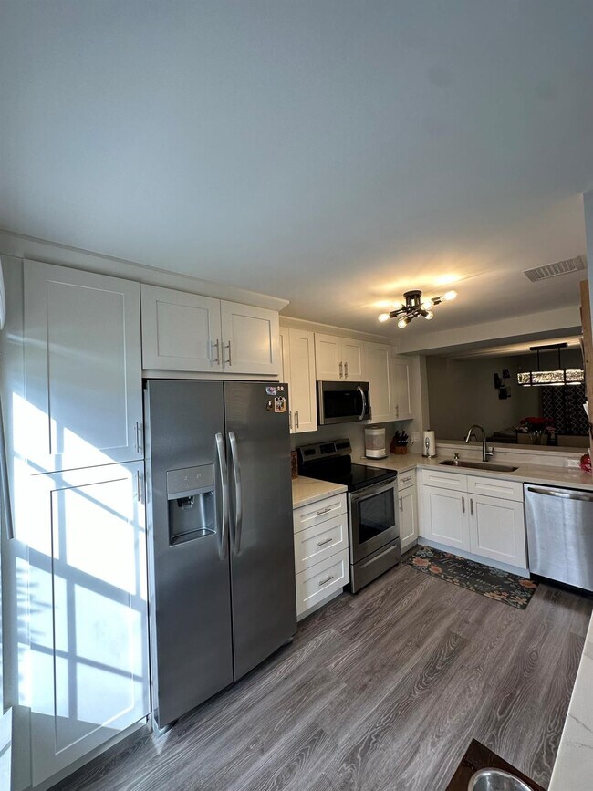 Building Photo - 4912 SW 31st Terrace