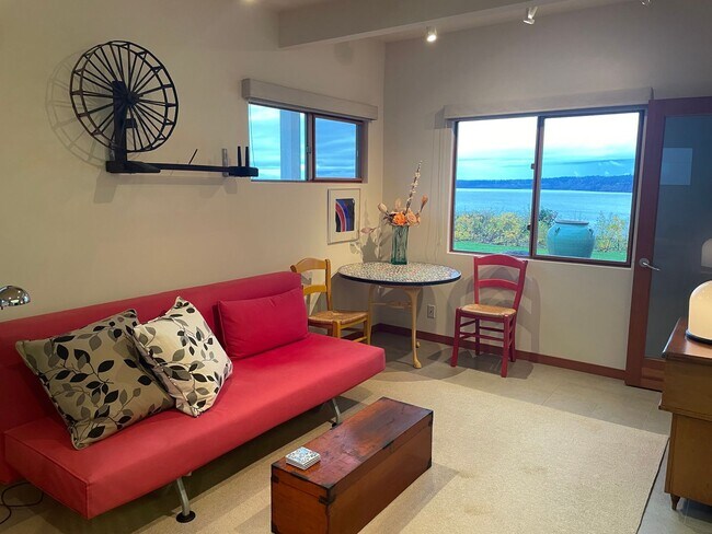 Building Photo - Spectacular View Home In Langley and Fully Furnished!