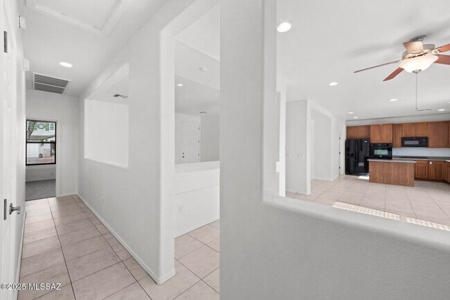 Building Photo - Lovely 4 bedroom, 2 bath home with 2 car garage