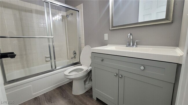 Building Photo - 2600 Sidonia Ave