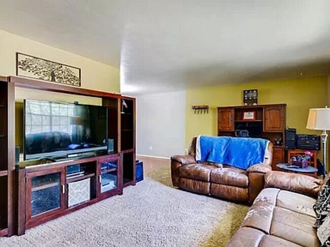 Building Photo - Spacious Home on a Large Lot in Villa Loma Neighborhood in D11