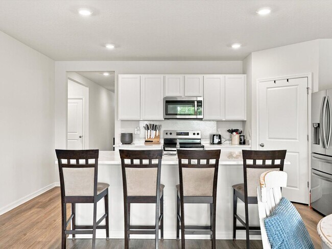 Building Photo - Unfurnished Annual Rental