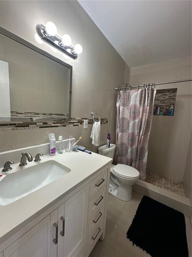 Building Photo - 16030 Miami Dr
