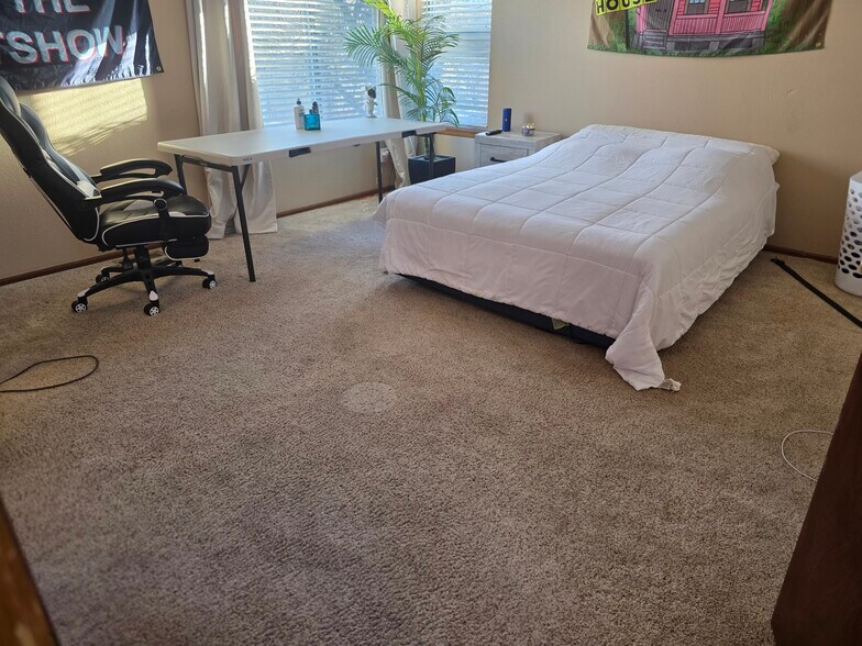 Building Photo - 7664 Halleys Dr