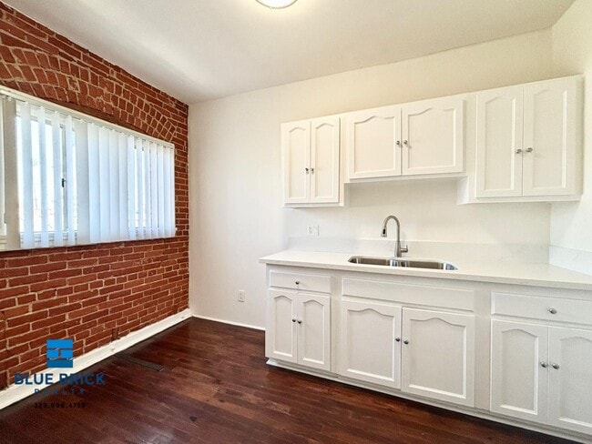 Building Photo - 147 Normandie Ave