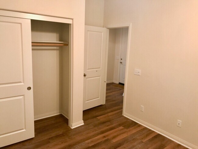 Building Photo - MUST SEE!!! Newer Home 4 bedroom 2 Bath Sp...