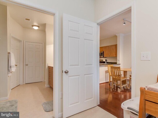 Building Photo - 12941 Centre Park Cir