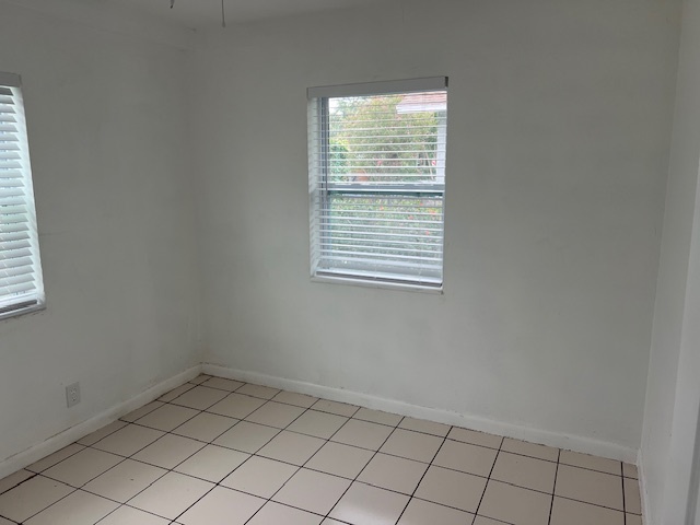 Building Photo - 434 Roseland Dr
