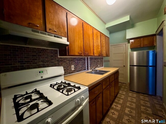 Building Photo - 45 Ives St