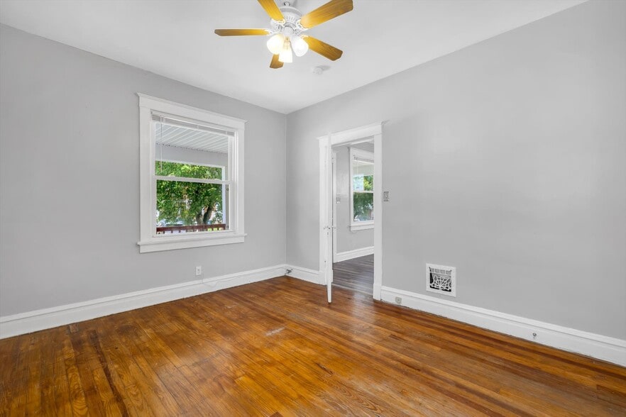 Building Photo - 1223 Gruner pl
