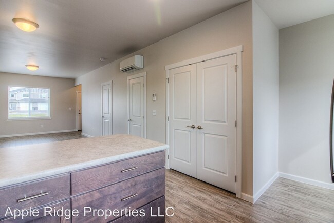 Building Photo - 2400 Woolsey Ln