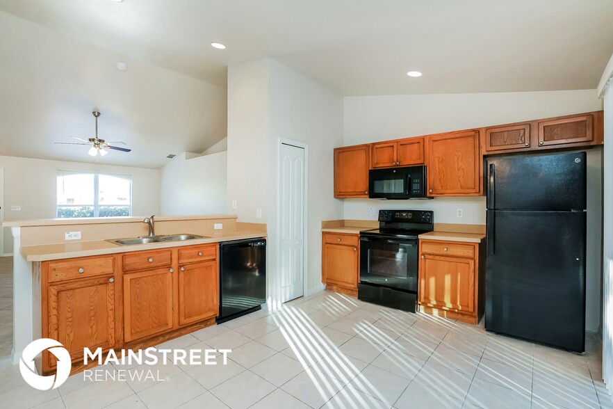 Building Photo - 725 Kari Cir