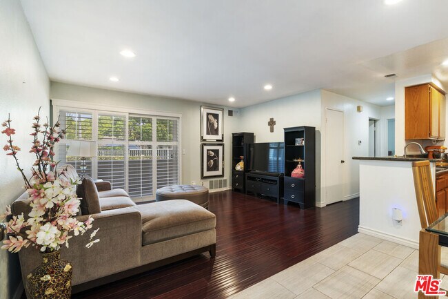 Building Photo - 3863 Thorncroft Ln