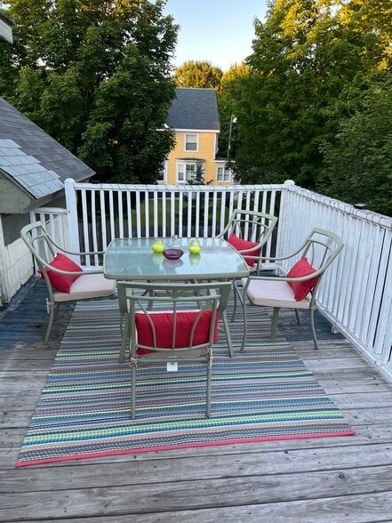 private deck - 329 Turner St