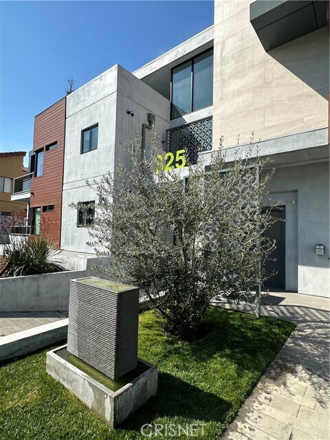 Primary Photo - 325 Myrtle St